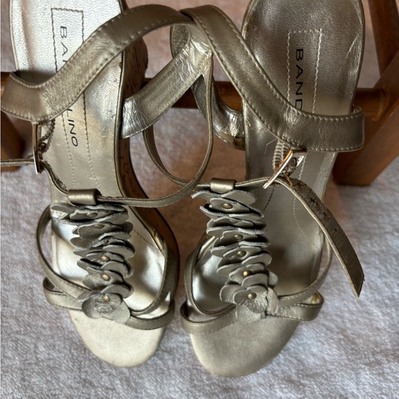 Bandolino Metallic Ninette Wedge Sandals - size 6 - Picture 8 of 8